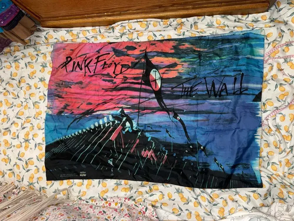 Vintage 1982 Pink Floyd The Wall Marching Hammers Tapestry Flag Winterland Heart